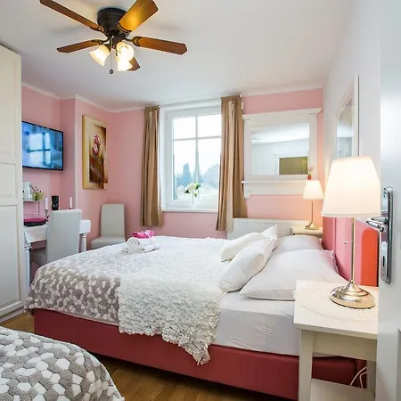 Carman House 3* Bled