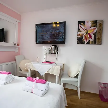 Carman House 3* Bled