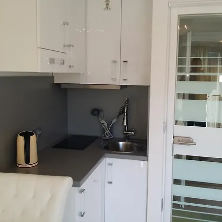 Carman House 3*
