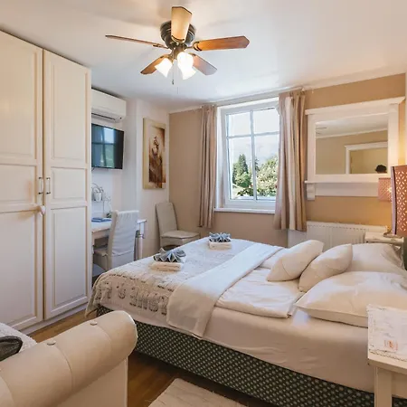 Carman House 3* Bled