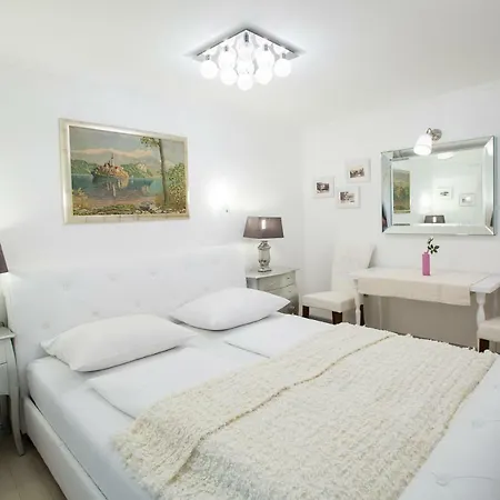 Carman House 3*